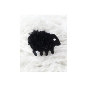 lizzyc-sheep-brooch-blackie-